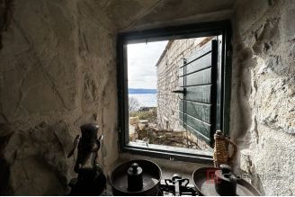 019 2052 108 Omis Stone house for sale