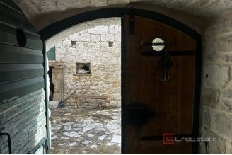 019 2052 108 Omis Stone house for sale