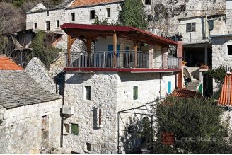 019 2052 108 Omis Stone house for sale