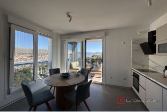 001 2035 344 Trogir Penthouse apartment with sea view and roof terrace for sale