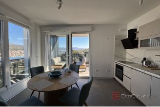 018 2035 344 Trogir Penthouse apartment with sea view and roof terrace for sale