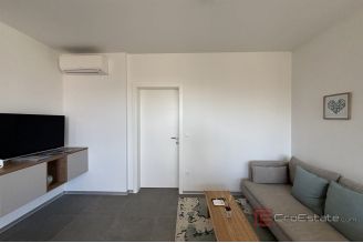 018 2035 344 Trogir Penthouse apartment with sea view and roof terrace for sale