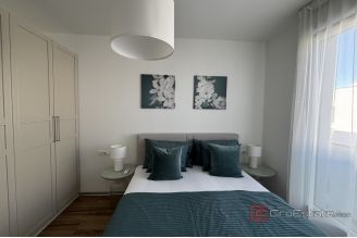 018 2035 344 Trogir Penthouse apartment with sea view and roof terrace for sale