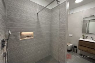 017 2035 345 Trogir Two bedroom penthouse with sea view for sale