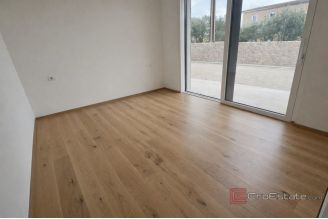 008 1023 62 Krk modern apartment with pool and garden for sale