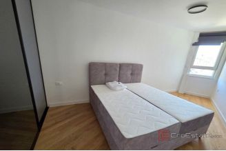 010 2048 57 podstrana luxury apartment near the sea for rent