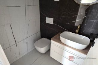 010 2048 57 podstrana luxury apartment near the sea for rent