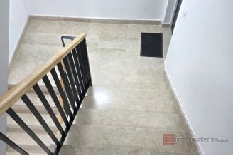 010 2048 57 podstrana luxury apartment near the sea for rent