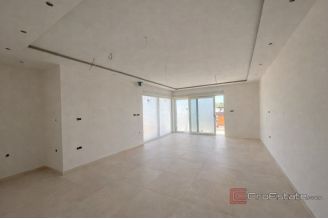 009 1023 63b Krk Two storey apartment with pool and sea view for sale
