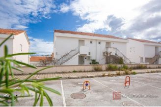 008 2052 110 Solta Apartment near the beach for sale