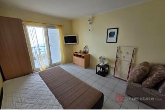 008 2052 110 Solta Apartment near the beach for sale