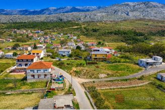 005 2031 234 omis building land M1 zone for sale