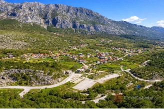 005 2031 234 omis building land M1 zone for sale