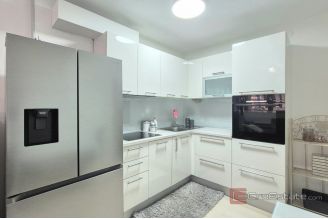 005 2047 122 Split Bol two bedroom apartment facing south for sale