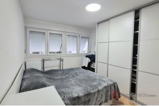 005 2047 122 Split Bol two bedroom apartment facing south for sale