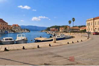 004 2051 58 Hvar agricultural land in a unesco zone for sale