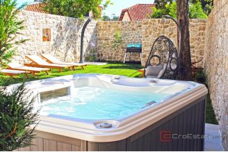 020 2052 111 Cavtat luxury stone villa in the heart of the old town for sale