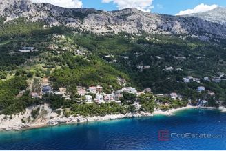 000 2049 92 Makarska two residential units within the resort for sale