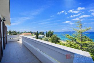 019 2021 426 near zadar apartment house first row to the sea for sale
