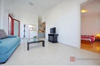 019 2021 426 near zadar apartment house first row to the sea for sale