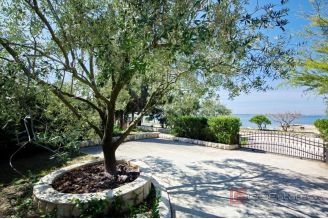 019 2021 426 near zadar apartment house first row to the sea for sale