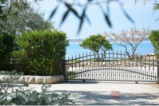 019 2021 426 near zadar apartment house first row to the sea for sale