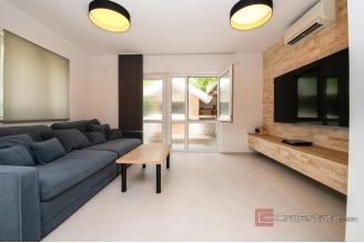 020 2035 346 Ciovo modern house with pool by the sea for sale