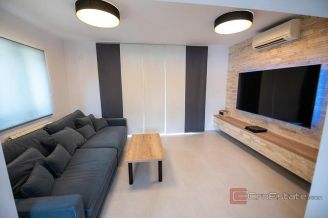 020 2035 346 Ciovo modern house with pool by the sea for sale