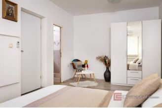 020 2035 346 Ciovo modern house with pool by the sea for sale