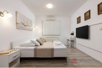 020 2035 346 Ciovo modern house with pool by the sea for sale