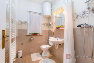 020 2035 346 Ciovo modern house with pool by the sea for sale