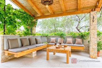 020 2035 346 Ciovo modern house with pool by the sea for sale