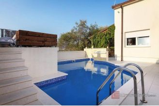 020 2035 346 Ciovo modern house with pool by the sea for sale