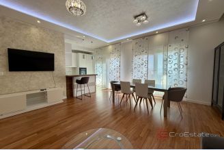 001 2049 93 Makarska three bedroom apartment with sea view for sale