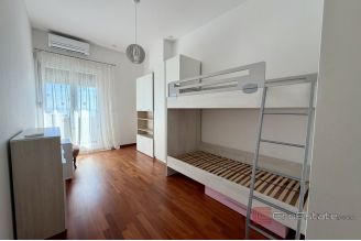 012 2049 93 Makarska three bedroom apartment with sea view for sale