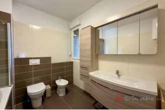 012 2049 93 Makarska three bedroom apartment with sea view for sale