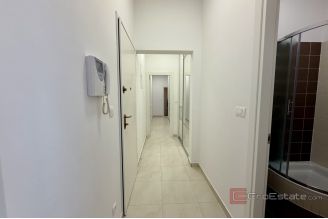 012 2049 93 Makarska three bedroom apartment with sea view for sale
