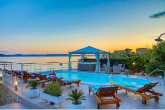 001 2031 238 kastela villa in the first row to the sea for sale