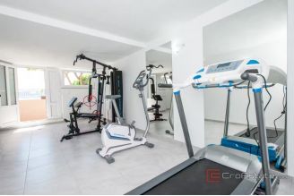 020 2031 238 kastela villa in the first row to the sea for sale