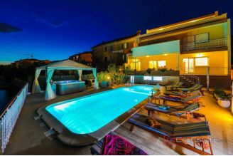 020 2031 238 kastela villa in the first row to the sea for sale