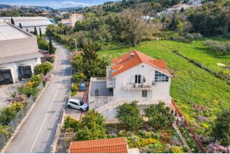001 2052 113 Dubrovnik House with additional building and a garden for sale