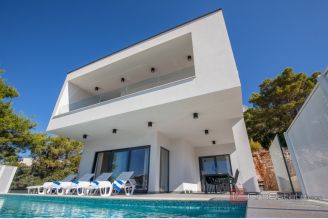 001 5484 30 Ploce Modern villa with pool for sale