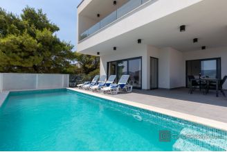 015 5484 30 Ploce Modern villa with pool for sale