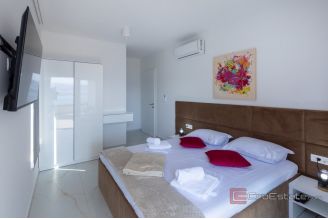 015 5484 30 Ploce Modern villa with pool for sale