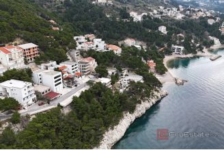 007 2049 94 Makarska Building land with permit and a project for sale