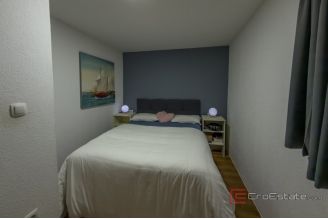 007 2049 95 Makarska Semi detached property with great potential for sale