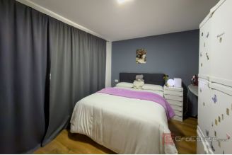 007 2049 95 Makarska Semi detached property with great potential for sale