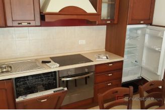 015 5486 30 Losinj Three storey house near the centre for sale