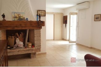 015 5486 30 Losinj Three storey house near the centre for sale