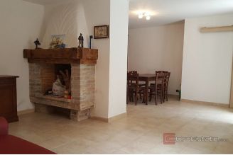 015 5486 30 Losinj Three storey house near the centre for sale